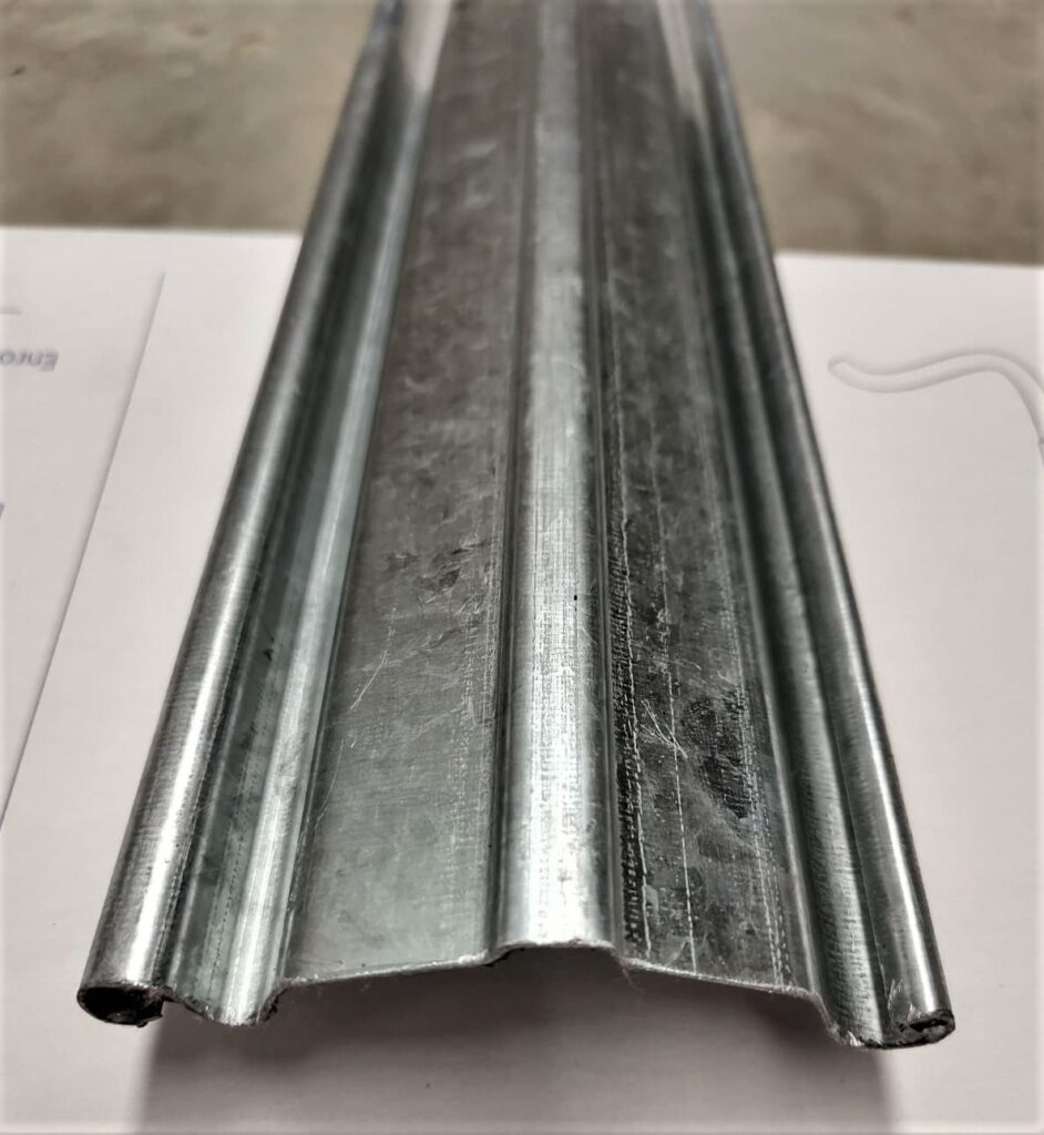 Tubular Galvanizado Tira Cortina C-24 (Maltratado)